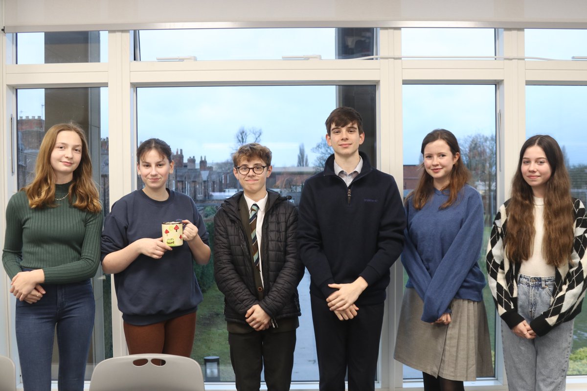 StPetersYork's tweet photo. 3 teams from St Peter's took part in the @oxschools BP Debating Competition last night.

It was a great competition &amp; our pupils learned a lot about BP debating &amp; are very excited to take part in more competitions in the future.

Thank you to all involved!
https://t.co/VCOxUWCIkA https://t.co/Up1rnvY91b