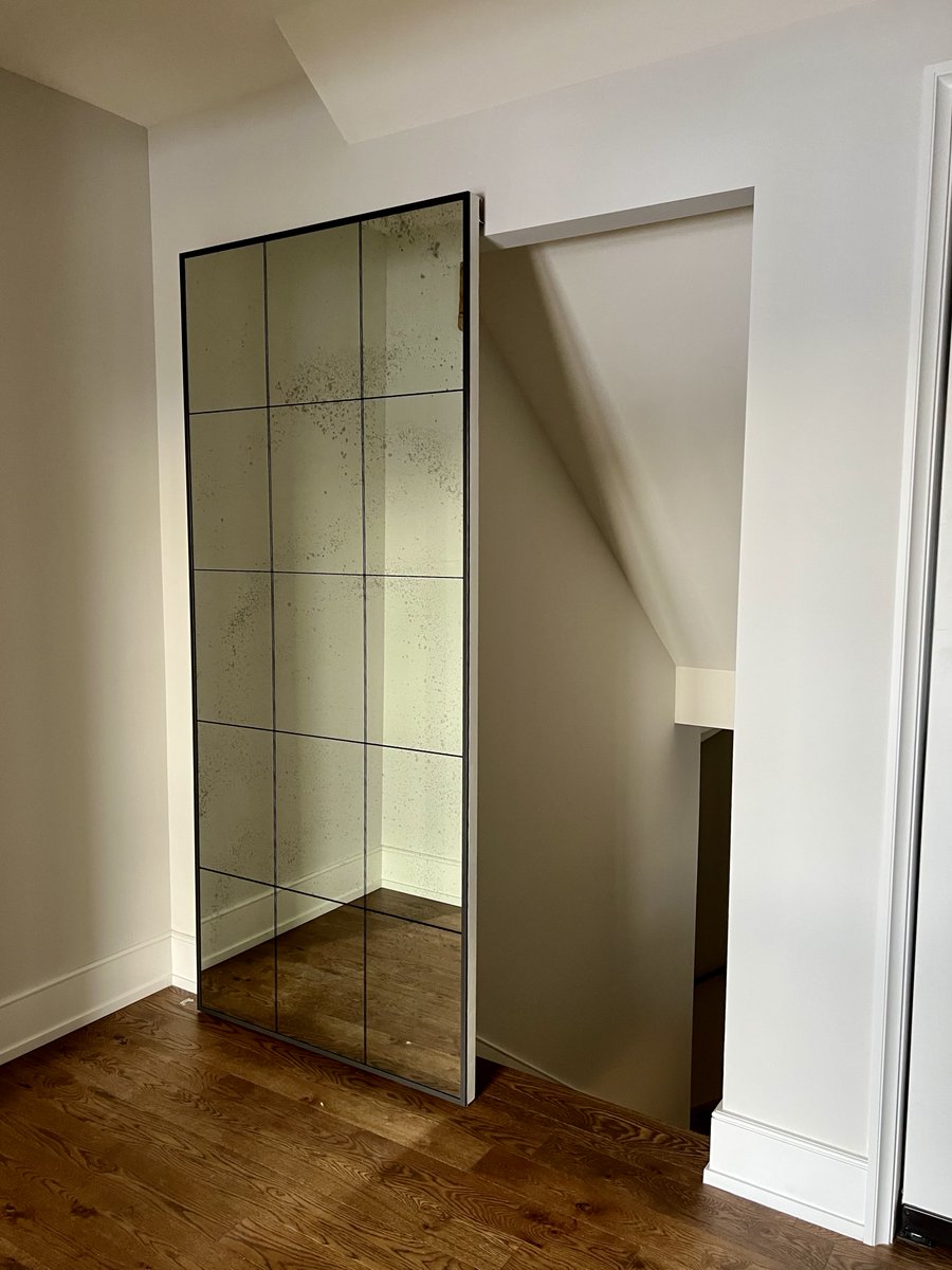 GlassArtDesign_'s tweet photo. This generously sized mirror that does double duty as a source of reflection and conceals a hidden staircase. What a perfect disguise to hide any secret room.
#antiquemirror #hiddendoor #leadedglass #glassartdesignoriginal #glassdoors #mirrordoors #closetdoor #glassandmirror https://t.co/64BEWUBiY5