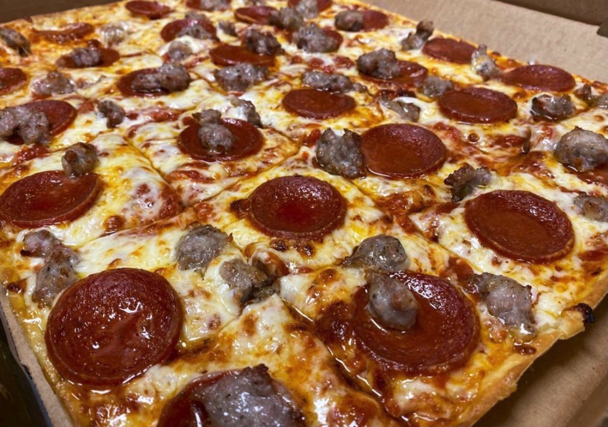 LedoPizza's tweet photo. 🤤 #NationalPizzaDay GIFT CARD GIVEAWAY 🤤

RETWEET &amp; FOLLOW to be
entered to win a
$50 #LedoPizza Gift Card! 

2 winners picked at 9pm on 2/9/22

Celebrate National Pizza Day with some #LedoPizza!

Order Online:

https://t.co/I8Dp83LNNS https://t.co/qFS748s2Vd