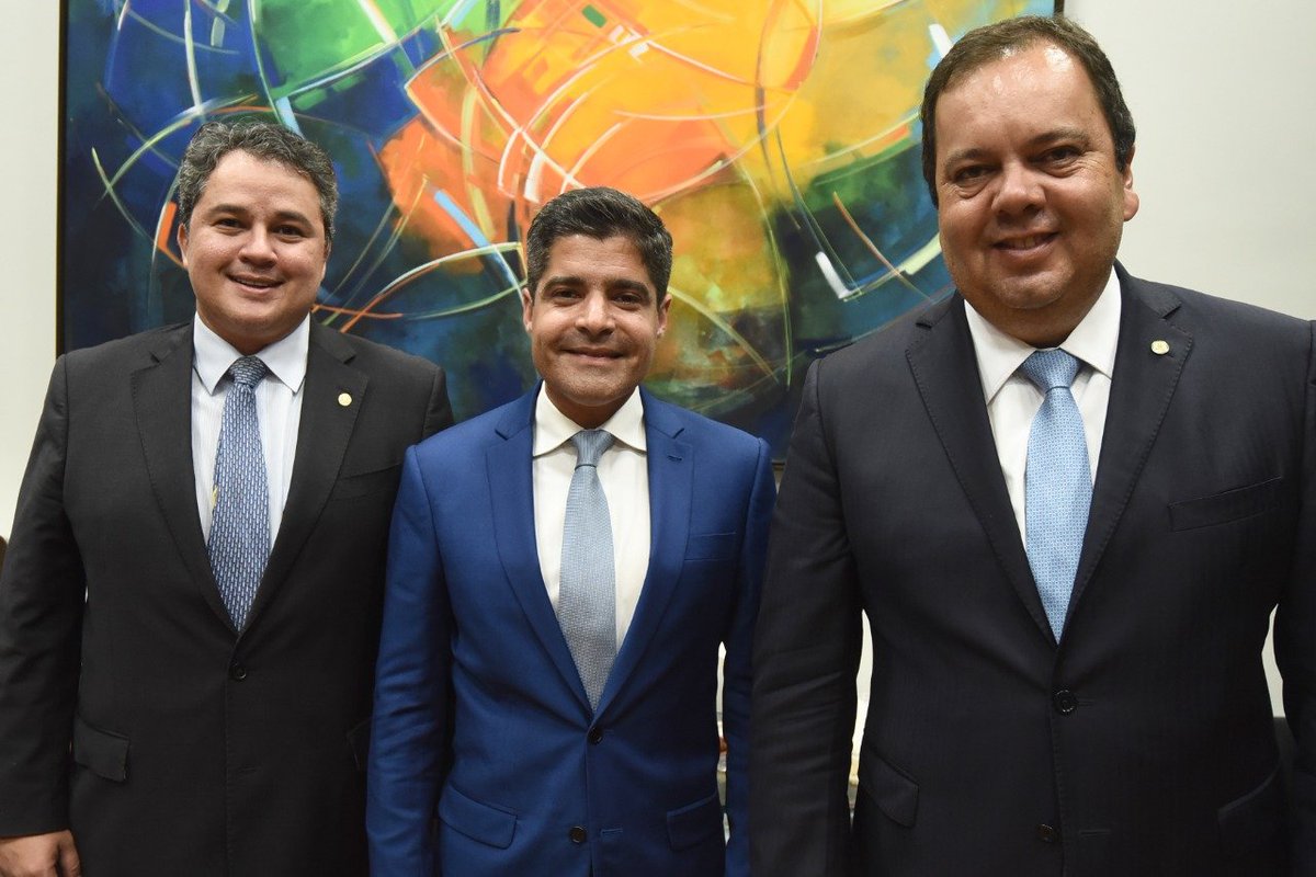 Com criação do <a href="/uniaobrasil44/">União Brasil 44</a> é hora de arregaçar as mangas e trabalhar por 1 Brasil melhor, diz <a href="/ElmarNascimento/">Elmar Nascimento</a>. "Vamos trabalhar c/protagonismo e liderança p/construir a estabilidade política que o país precisa p/gerar empregos e p/inflação ser controlada. #EuSouUniãoBrasil