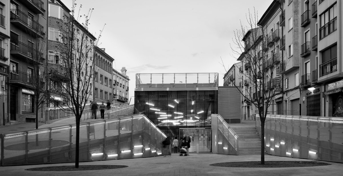 In hun artikel in 'Ondergrondse Ruimte' (2021-4) bekijken Shana Debrock en <a href="/MaartenVanAcker/">Maarten Van Acker</a> hoe ondergronds ruimtegebruik kan bijdragen aan een duurzame ontwikkeling van onze steden 🚇Je kunt het artikel nu lezen op onze website: agora-magazine.nl/huidig-nummer/…