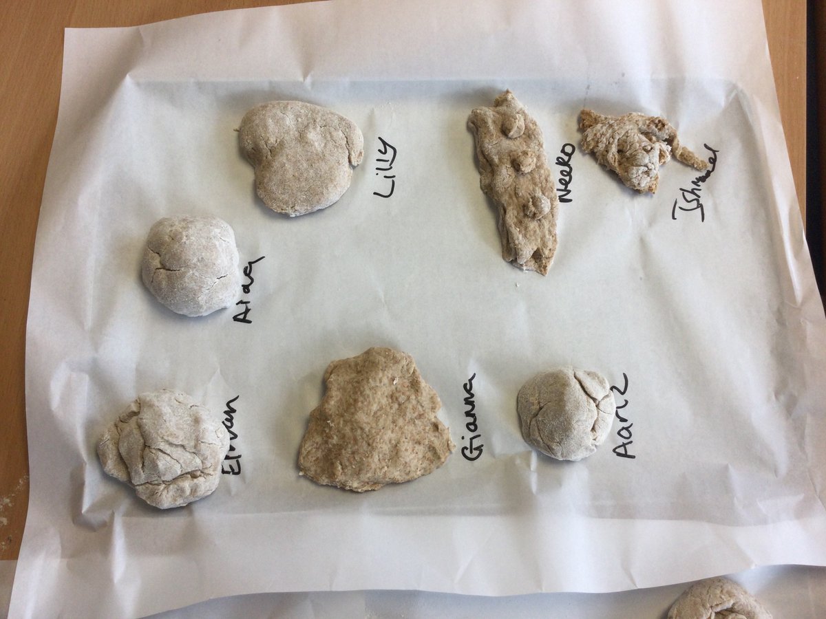 FeatherstoneYR2's tweet photo. We’ve been baking this afternoon apart of our DT topic. The Great Fire of London was a big disaster, So What? Baking is a great hobby to have and great for our #MentalHealthMatters #childrensmentalhealthweek2022 #ChildrensMentalHealthWeek #TheGreatFireofLondon #Bread https://t.co/ufhruAiBHS