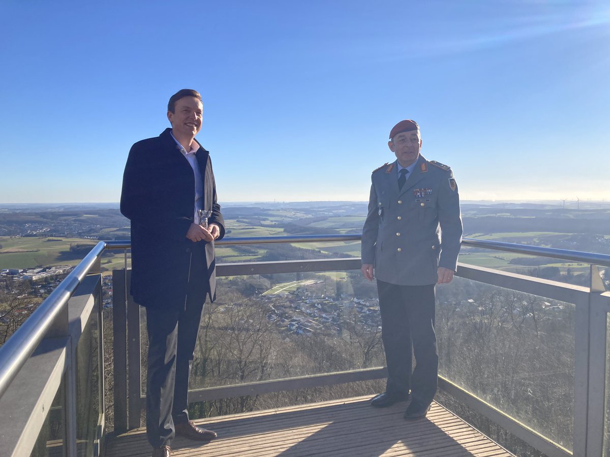 Operatives Führungskommando (@ofk_bundeswehr) on Twitter photo In Deutschland kann sich jeder jederzeit impfen lassen. Im <a href="/saarland_de/">Das Saarland</a> heute sogar auf dem Schaumberg in 569 m Höhe mit Ausblick. Jedes kreative Impfangebot zählt. Gemeinsam mit Ministerpräsident <a href="/tobiashans/">Tobias Hans</a> #ZusammengegenCorona ! #impfenschützt In Deutschland kann sich jeder jederzeit impfen lassen. Im <a href="/saarland_de/">Das Saarland</a> heute sogar auf dem Schaumberg in 569 m Höhe mit Ausblick. Jedes kreative Impfangebot zählt. Gemeinsam mit Ministerpräsident <a href="/tobiashans/">Tobias Hans</a> #ZusammengegenCorona ! #impfenschützt