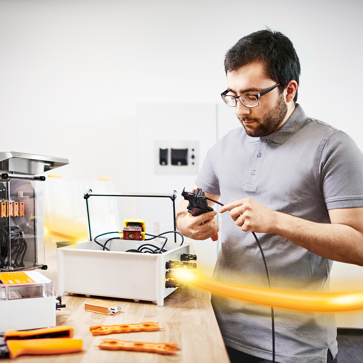 WeidmullerUK's tweet image. With our PV-Stick connector with PUSH IN technology, for example, you can do it without crimping. The perfect companion: Our reliable PV tools, such as the Multi-Stripax PV and the MULTI-Tool PV+. 
weidmuller.co.uk/en/company/mar… 
 #pvnext #easyfastsafe #photovoltaic #renewables