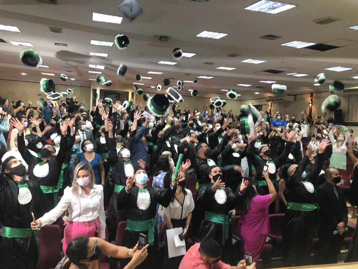 Klebsonalmeida2's tweet photo. A alegria e a satisfação de ver vcs formados e ter contribuído um pouquinho na caminhada de cada um, não tem preço. Sejam bem-vindos ao mercado, colegas!Enobreçam o legado desta profissão e façam a diferença, suce$$0 a todos é o que desejo. https://t.co/AfGphRahXS