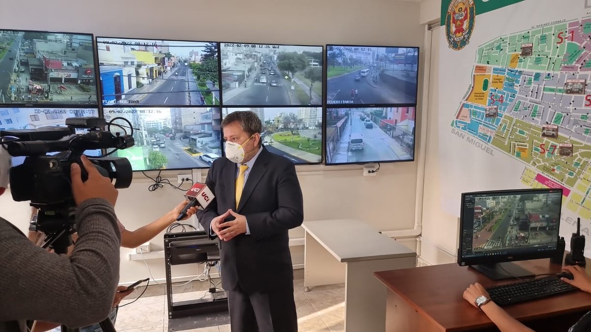 StephenHaasC's tweet photo. Pueblo Libre se convierte en el primer distrito del Perú donde todas sus cámaras de videovigilancia son monitoreadas por la @PoliciaPeru a través de la interconectividad que brinda la fibra óptica. Un trabajo articulado entre el @Muniplibre, la PNP, la empresa privada y vecinos. https://t.co/HDQaUalEyx