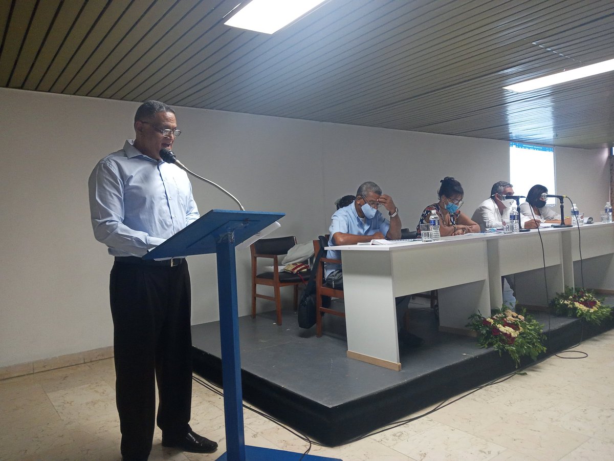eforiente02's tweet photo. "Urge activarnos y pensar diferente, proponer soluciones con valentía, inteligencia y creatividad". Palabras de Diaz Canel, piedra angular en el trabajo que se evalua hoy en la Empresa Ferrocarriles Oriente ... #ComplejoCulturalHeredia #AsambleaDeBalance #EFOriente  #UFCuba https://t.co/LYt2TzgxOB