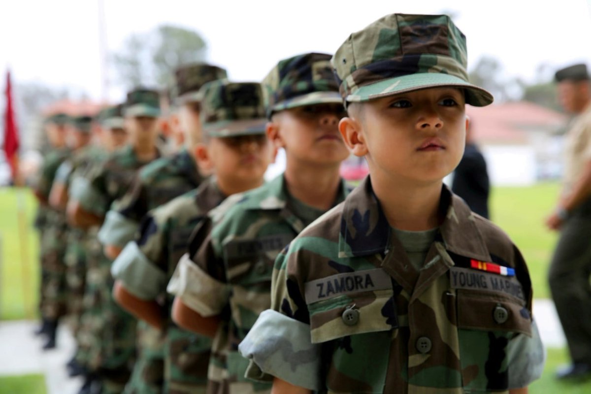 Детские военные школы. Американские дети в военной форме. Военная форма. Израильские дети в военной форме. Детские военные формы.