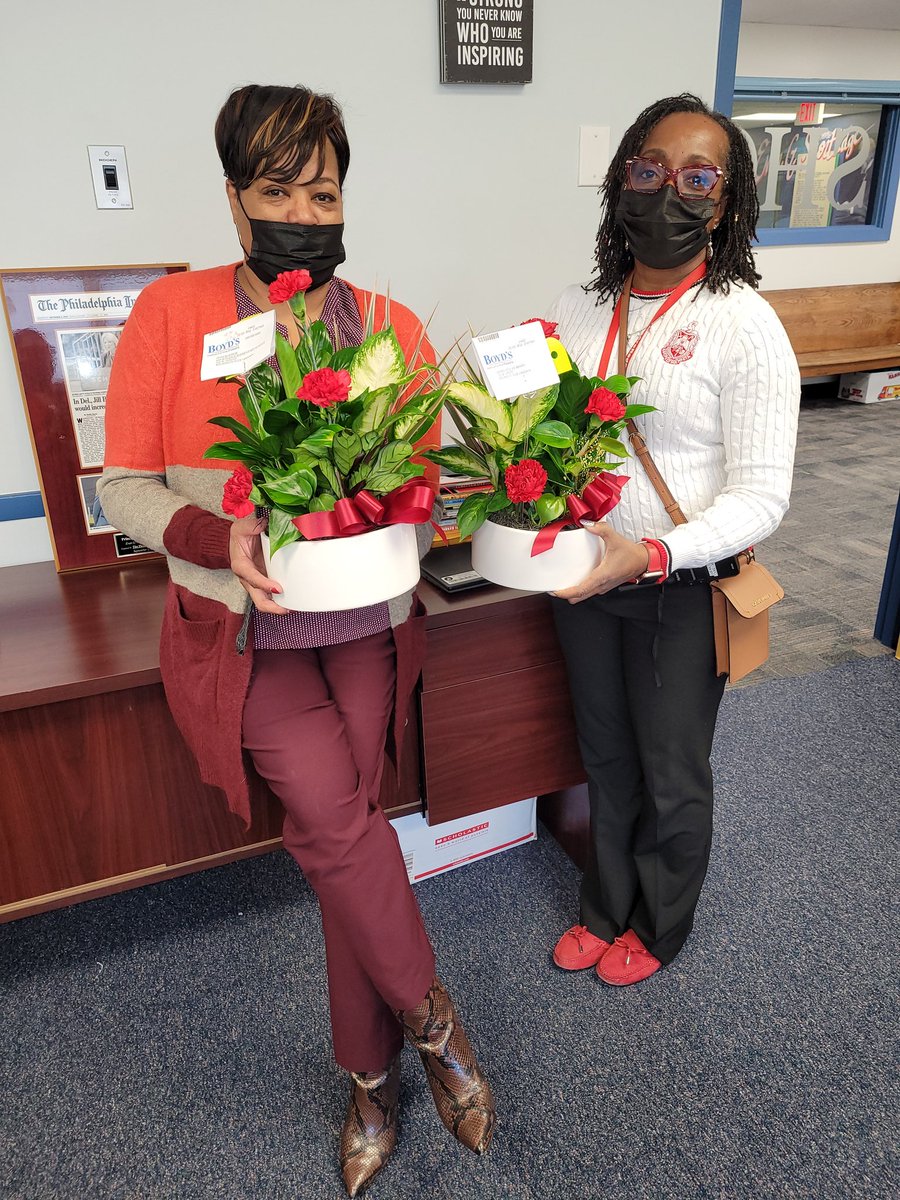 EvanGShortlidge's tweet photo. Celebrating two Amazing school counselors. Thank you for all you do.
#schoolcounselorsmatter #JFactor
@DesireeFaison @ShortlidgeAP @RedClaySchools https://t.co/u57neNQEhn
