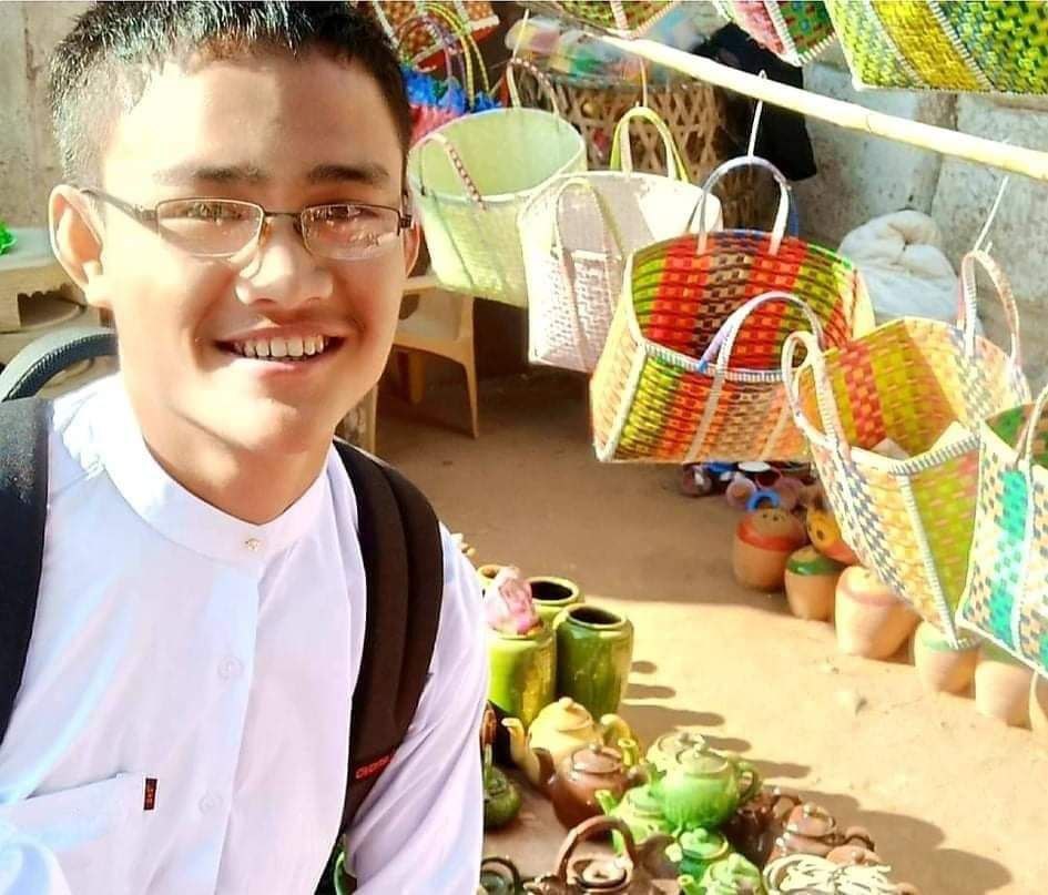 august_hmue's tweet photo. Wai Phyo Aung, a student from Mandalay's Myingyan University, was arbitrarily sentenced to 6 years in prison by a junta's court. He's been detained since 2021 Sept 24.  #2022Feb9Coup #ReleaseTheDetainees #WhatsHappeningInMyanmar https://t.co/7Xc2iOryyh