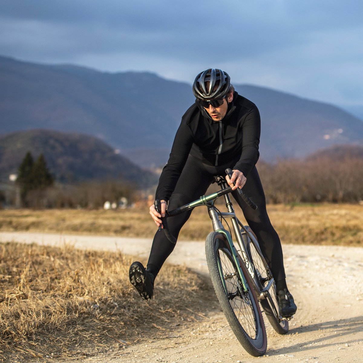 PippoPozzato's tweet photo. This #passonicicloprato is really super! 💥💥💥
A versatile, manageable and powerful gravel bike that will keep you entertained while providing maximum comfort.

#pippopozzato #maestro #pp #cycling #ppsportevents #passoni #campagnolo #sidi https://t.co/KjRH18BFH9