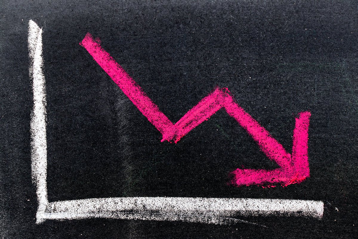 Het heeft even geduurd, maar de krapte op de woningmarkt is nu ook goed zichtbaar in het notariaat. Notarissen passeerden in de maand januari namelijk voor het eerst sinds tijden fors minder vastgoedakten. 

Lees meer via knb.nl/nieuwsberichte…