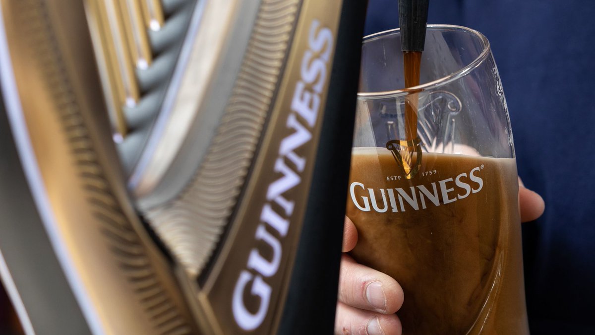 You can't beat a pint of Guinness, can you? 😍 Wipe off those mid-week blues and give us a visit for a cold pint of the good stuff! 😄

Open from 5pm 'til late. 🍻
