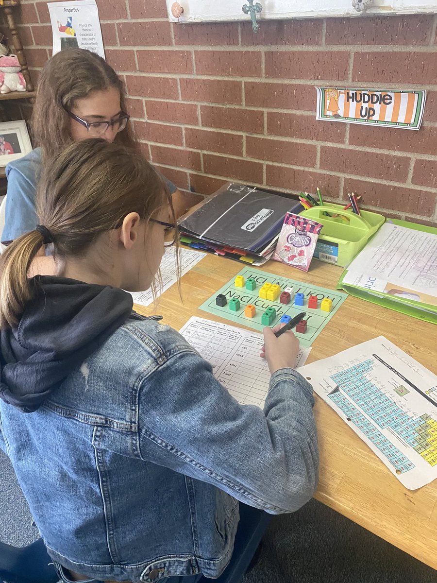 fiercefolks's tweet photo. Collaborating &amp; using inquiry to learn about elements &amp; compounds! #WICOR @AMSpirates @ActonMS_AVID @ActonMS_IS #granburyisd https://t.co/PWu7LnSHWJ