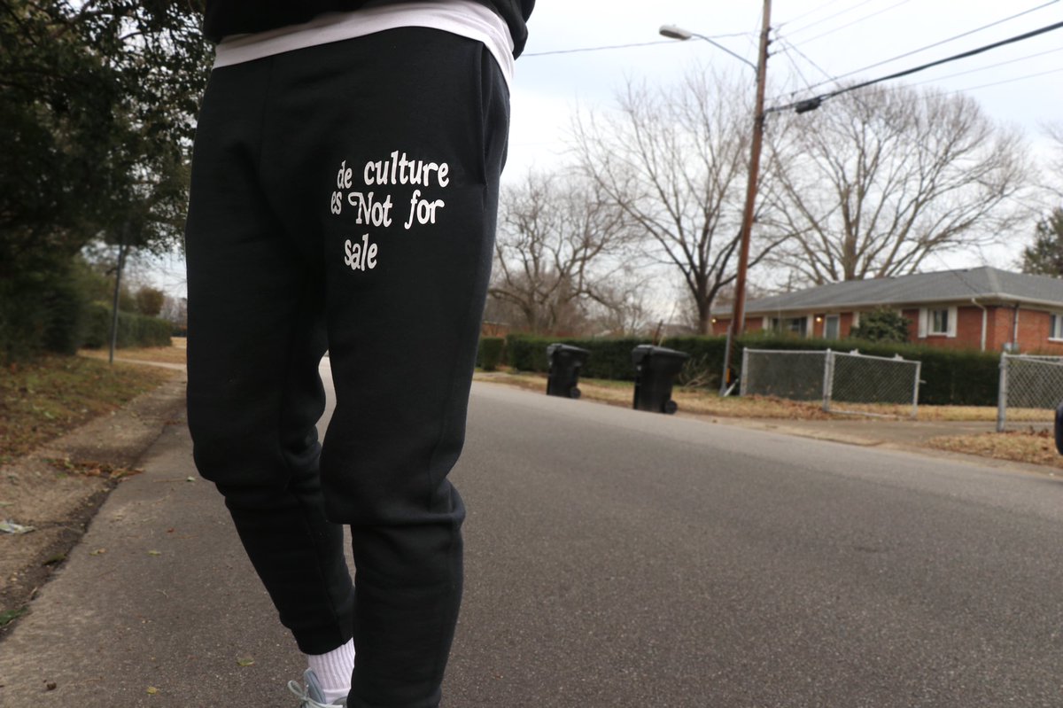 ByLifeThreads's tweet photo. New “no sell-outs” hoody &amp; pants are now available nationwide. Shop @ https://t.co/N60TNVBJN4 🧑‍💻 https://t.co/Tqbog2idXI
