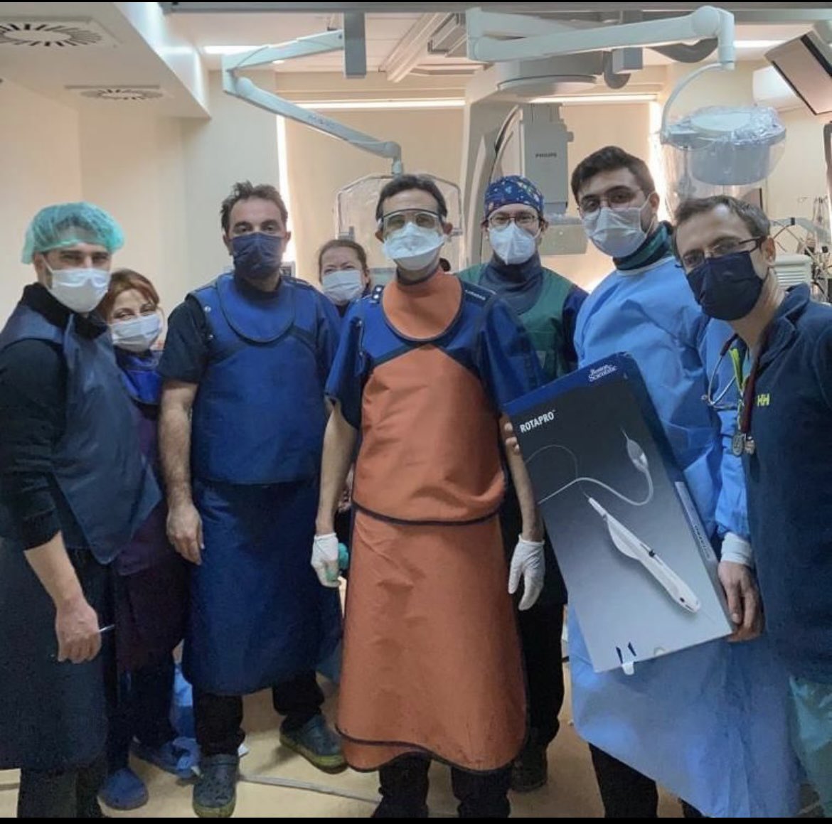 dnzmtlu's tweet image. The first #Rotapro experience in our institution! So proud to be in the Complex CAD team 🙏🏻😎 @CerrahpasaC @iu_cerrahpasa #radialfirst #Cardiology @EAPCIPresident @escardio