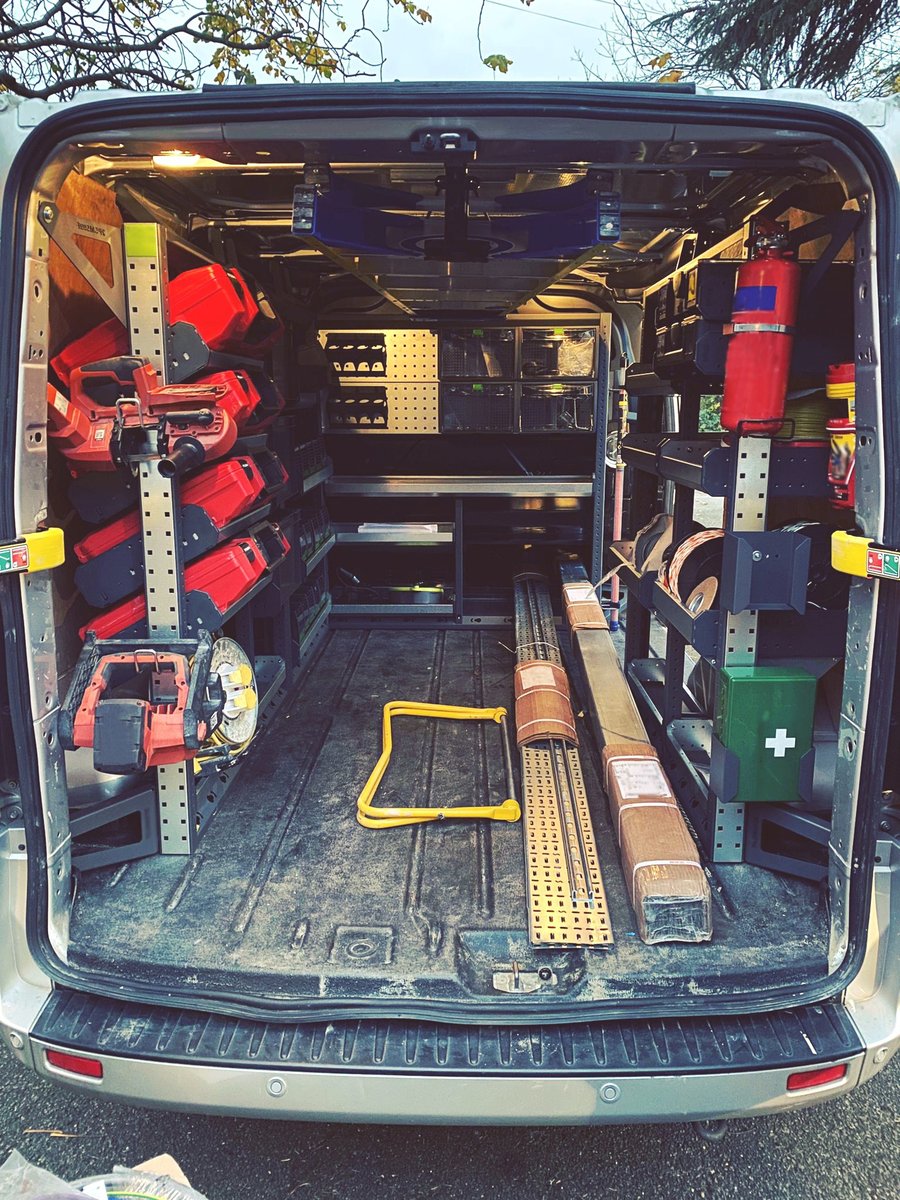 Astuce de la semaine 💡

Le kit cloison de votre utilitaire peu accueillir vos matériels volumineux. Il vous suffit juste de monter à la hauteur désirée les accessoires 😉

✅ C'est par ici : bit.ly/34qY1A5

#aménagementdevehicules #bottsmartvan #worksmartbott