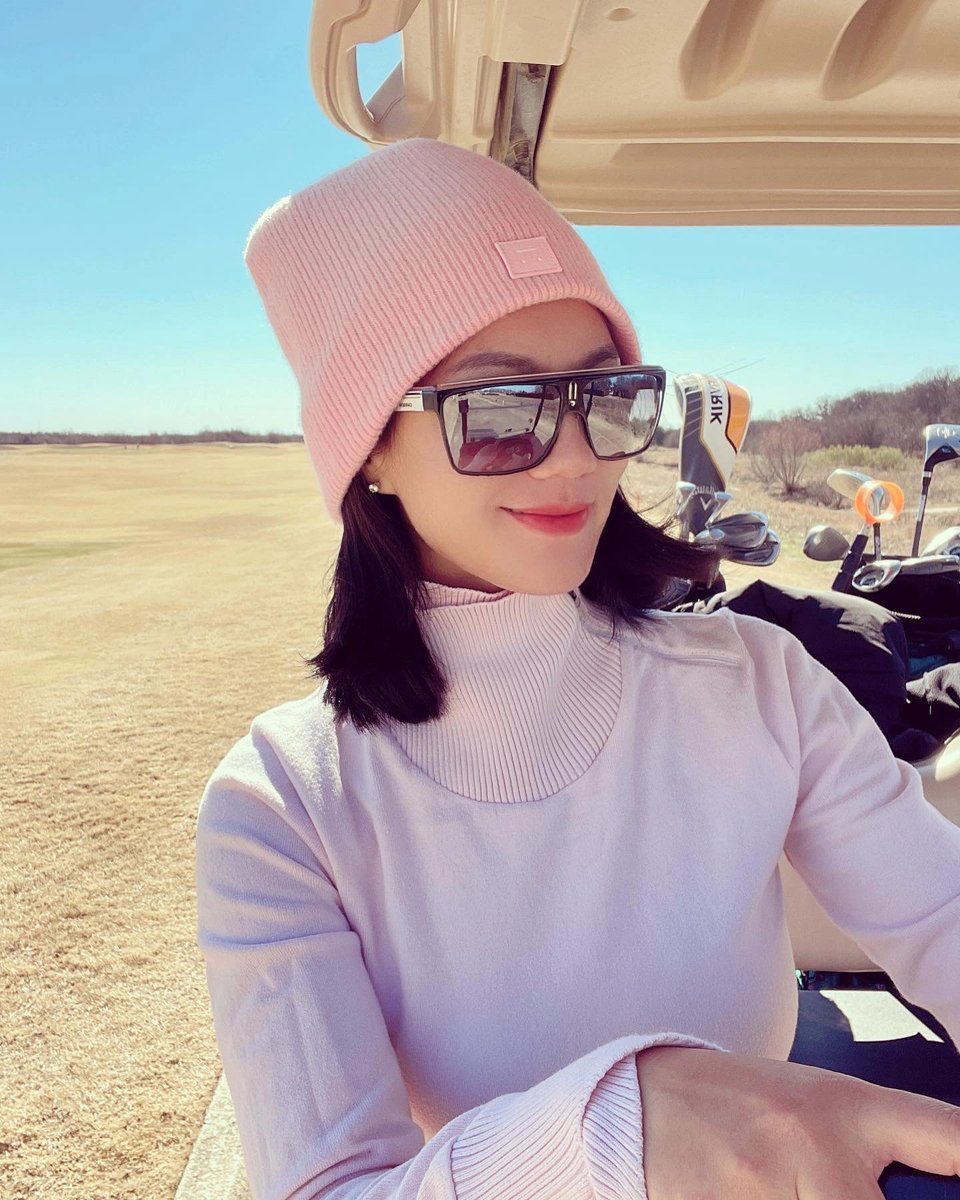 kyj1294's tweet photo. Winter in Texas is all about golden oceans. Although there is no green grass for playing. But the passion never waned. https://t.co/E13dCPoOF7