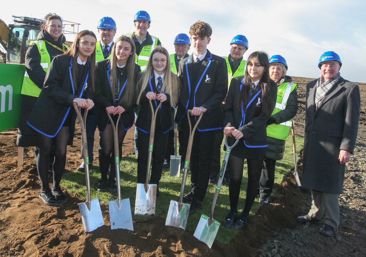 FifeCouncil's tweet photo. Today Councillors, pupils, contractors &amp; staff welcomed work starting on Dunfermline Learning Campus.
DLC is due to open in Summer '24 bringing together  @stcolumbasfife @WoodmillHigh &amp; @fifecollege on one site. For more info go to
https://t.co/RohVjCduxY https://t.co/RNEEYTHFzu