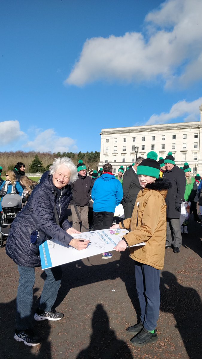 A fantastic morning for The Daily Mile NI run/walk to Stormont to support the pledge to make NI a Daily Mile nation. Great to have so many schools, partners &amp; groups involved 🏃‍♂️🏃‍♀️