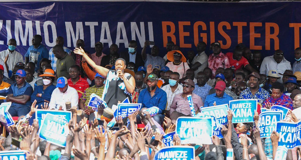 When Baba is away, wanajeshi wake wako ground mbaya! 

Asante Siaya County. #AzimioMtaaniSiaya