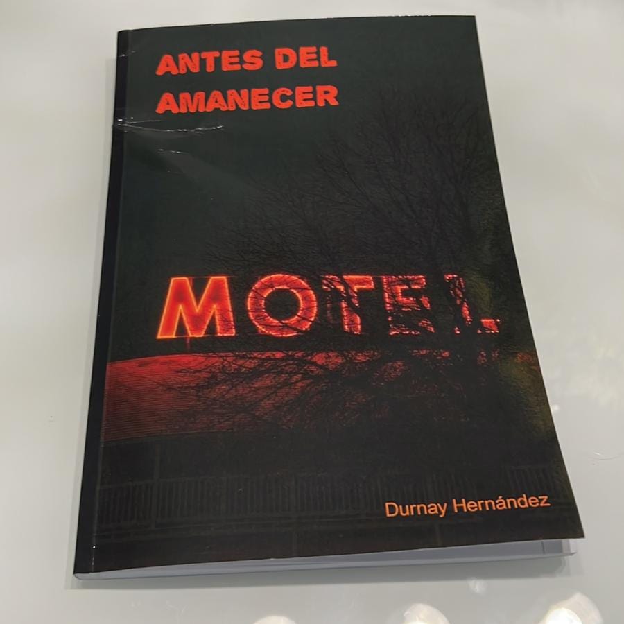 Cuando el miedo se apodera de la mente y la oscuridad de la noche hace imposible distinguir la realidad, los fantasmas màs insospechados salen a jugar...
amazon.com/dp/B09RFY9MKL
#Literature #libros #escribir #escritor #escritores #libro #amazon
