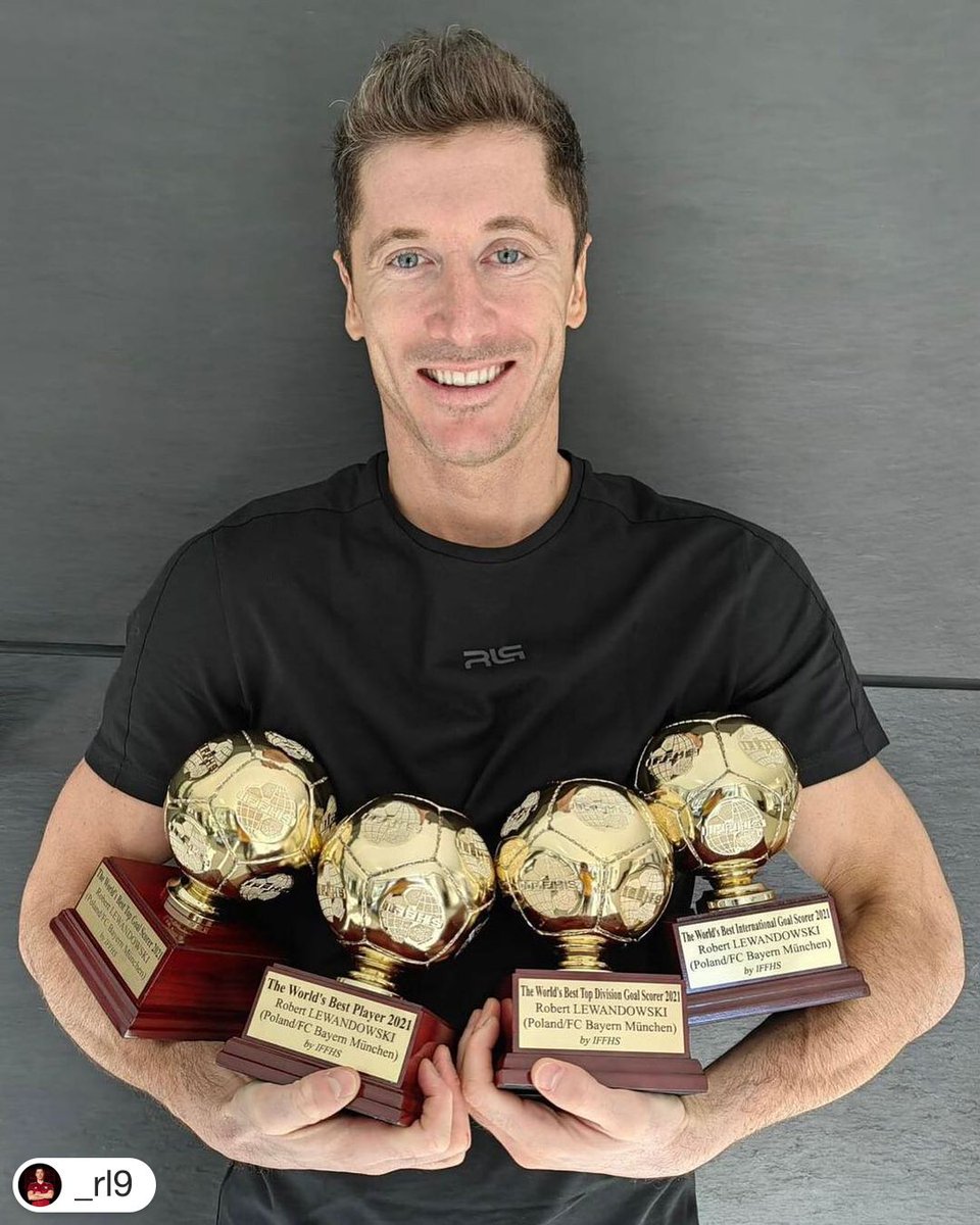 🔝 Lewandowski becomes the 1st player ever to win four IFFHS awards in one year!

#UCL
