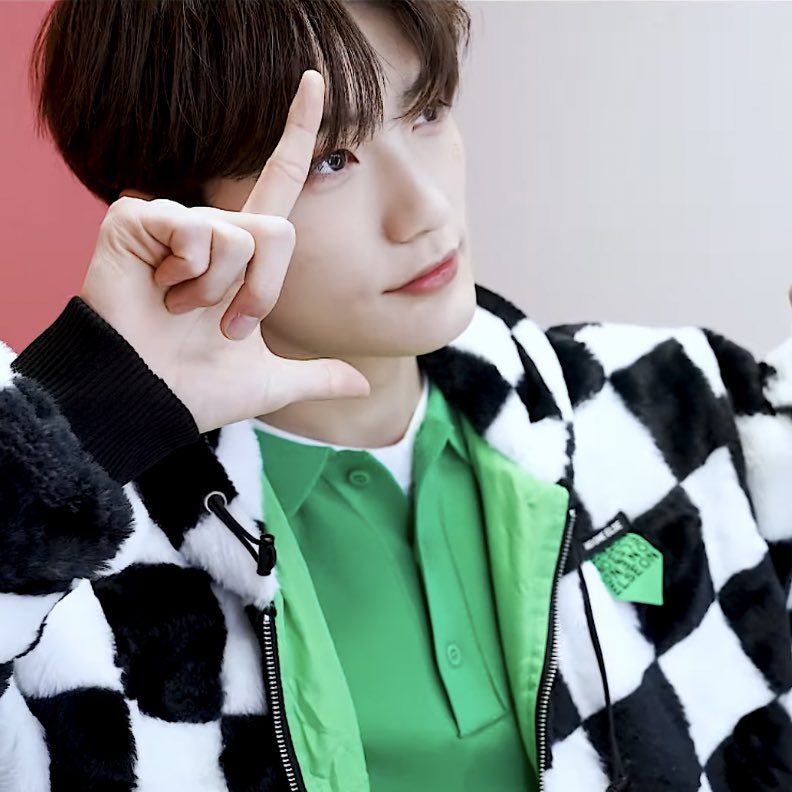 tinyubini's tweet image. jang yubin is so pretty