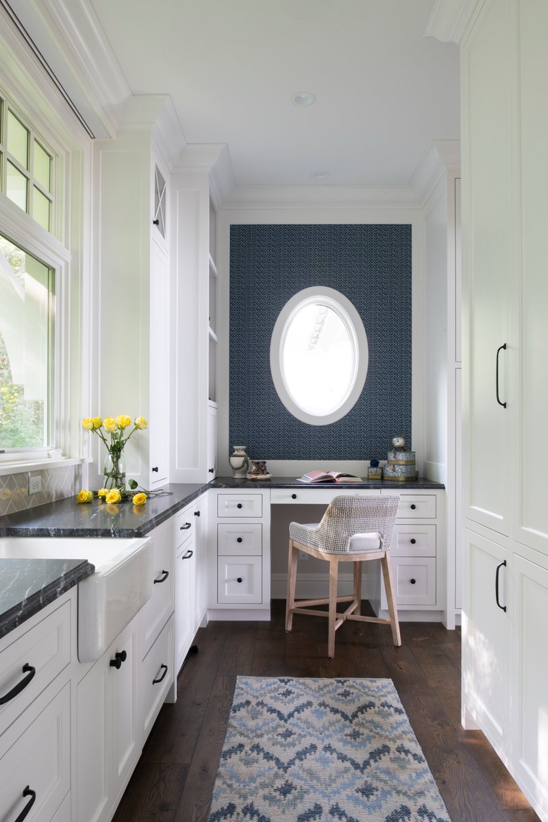 gordonjamesmn's tweet photo. This classic butler’s kitchen is filled with light and evokes bespoke charm with a built-in desk. For exquisite form and function, build your dream home with https://t.co/WGh6VpOF3i.

#DreamHome #InteriorDesign #GordonJames #YouDreamWeDeliver #CustomHome #Craftsmanship #Kitchen https://t.co/tyCXK0B7Pg
