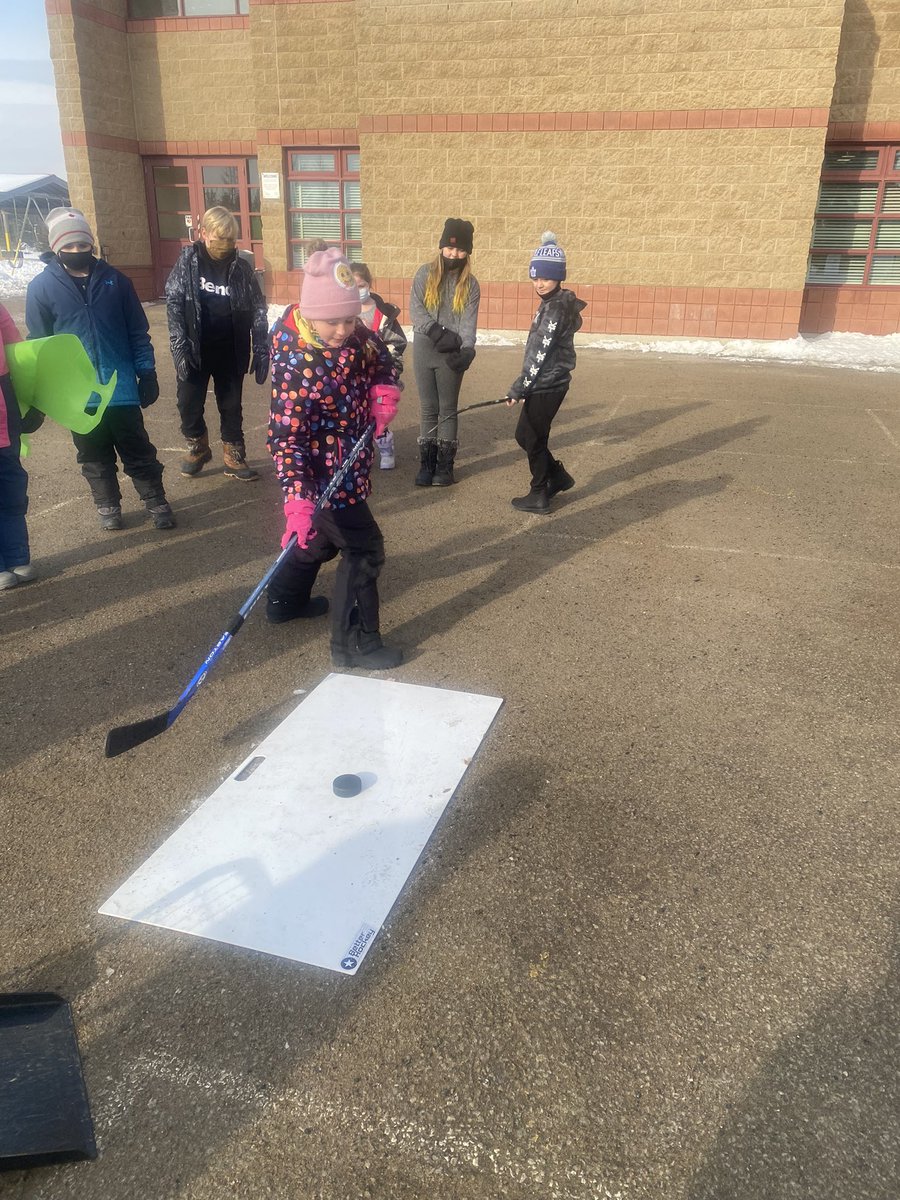 CrowtherSarah's tweet photo. Grade 3/4 Winter Olympic Week!
Day 3: Hockey 🇨🇦
@RidgewoodPS @TLDSB https://t.co/sGpIcEzrdF