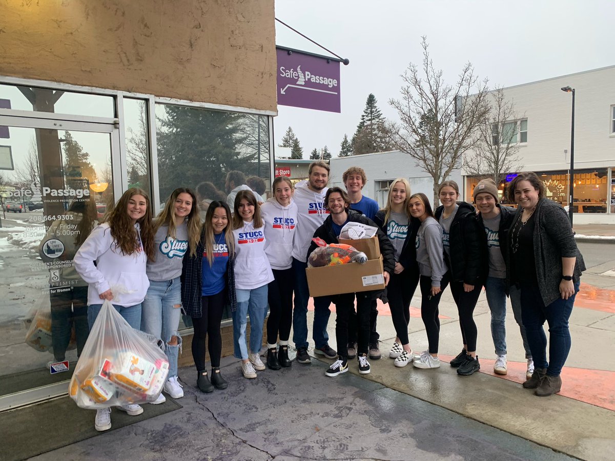 Had a great time donating to our local Safe Passage Organization! LCHS + CHS Student Councils came together to help those in need as apart of our ALL for AWL Drive. Proud to be apart of such a great group of people :)