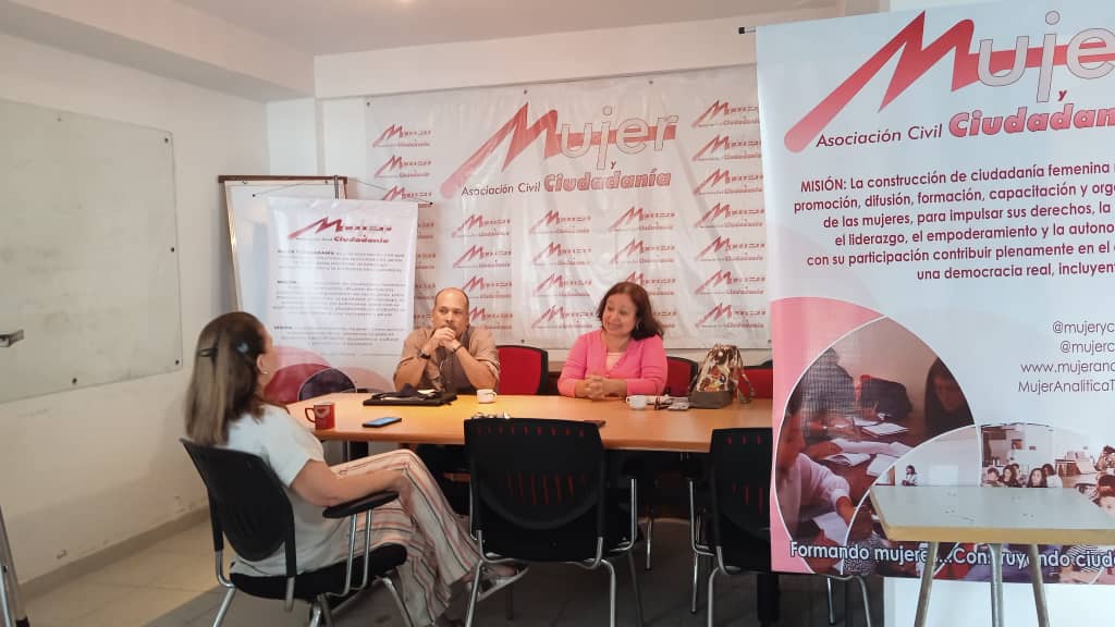 La presidenta de <a href="/MujerCiudadania/">Mujer y Ciudadania</a> , <a href="/AixaArmas/">Aixa Armas</a>  continua en el desarrollo y construcción de Ciudadania junto a los líderes de distintos municipios , en estos momentos con líderes del municipio Libertador que también quieren mejoras sustanciales para su entorno inmediato.
-