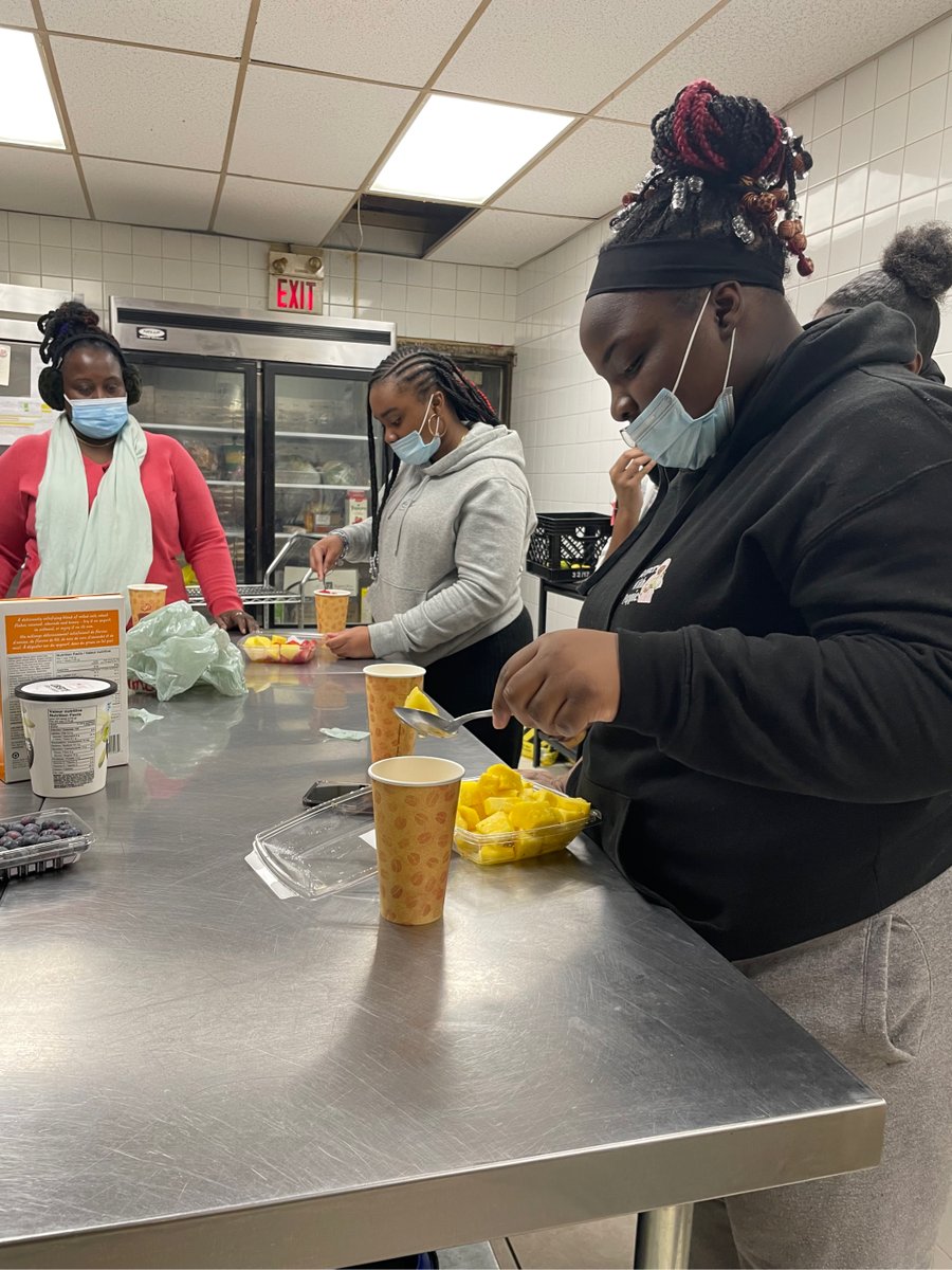frontlinesto's tweet photo. This week for Whats My Plate we talked about OCD and our meal was Parfait!! 🍦🫐 With this delicious dessert we explored the many ways that one can create a parfait that fits their needs.
#MealOfTheWeek #WestonFrontlines #YoungChefs #Education #MentalHealth #Parfait https://t.co/ldHtHFix6D
