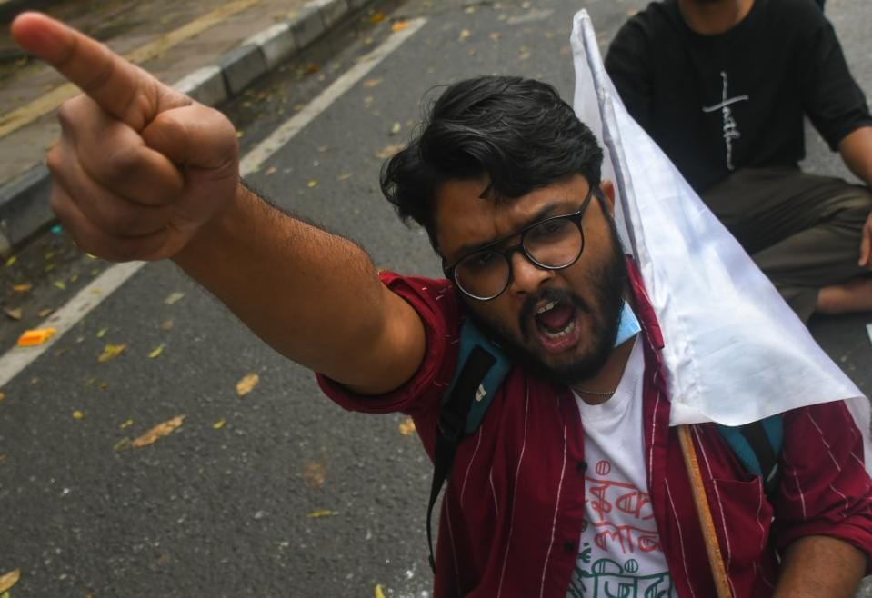 SfiDelhi's tweet photo. पढ़ाई की ज़िद्द, और लड़ाई का साहस । 
#SFI
#ReopenDU #DUKholo #SadakParKaksha https://t.co/7IUSUyc1gm