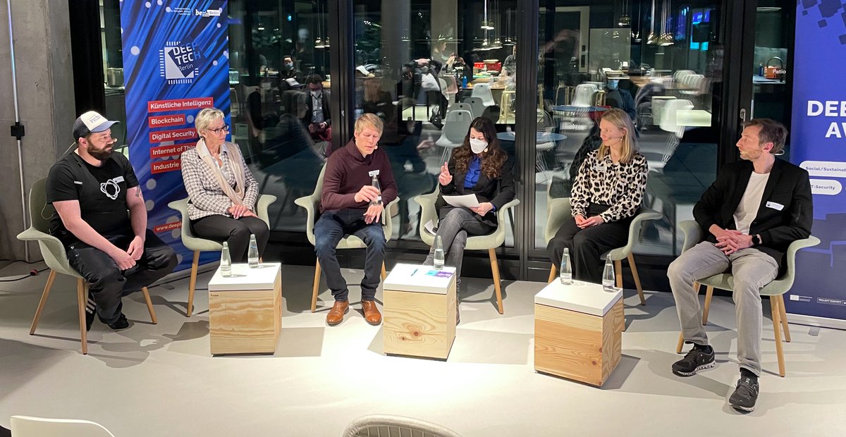 The <a href="/deeptechberlin/">DEEP TECH Berlin</a> #warmup started! Now live with <a href="/MathiasBohge/">Mathias Bohge</a> and <a href="/geralbine/">Geraldine@mastodon.social</a> <a href="/008Katarina/">Katarina Adam</a> Peter Udo Diehl @audatic_ai Alexandra K. Mikityuk <a href="/Staex_io/">Staex</a> Andreas Lemke <a href="/mediaireAI/">mediaire</a> Join us at youtube.com/watch?v=nZZFsB… #deeptech