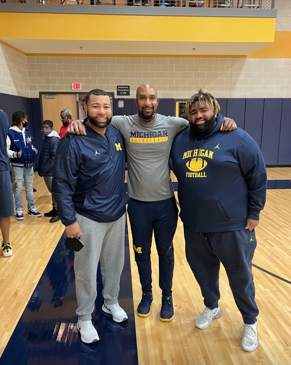 REALDonThomas's tweet photo. This will forever be a @SaddiWashington Appreciation Account. He’s been there for me and my brother @vincethomasjr since we were teens. Michigan hoops has a world-class human being on the sidelines.
By your side forever, Coach! #GoBlue #GPhiG https://t.co/x7k9U3Lp72