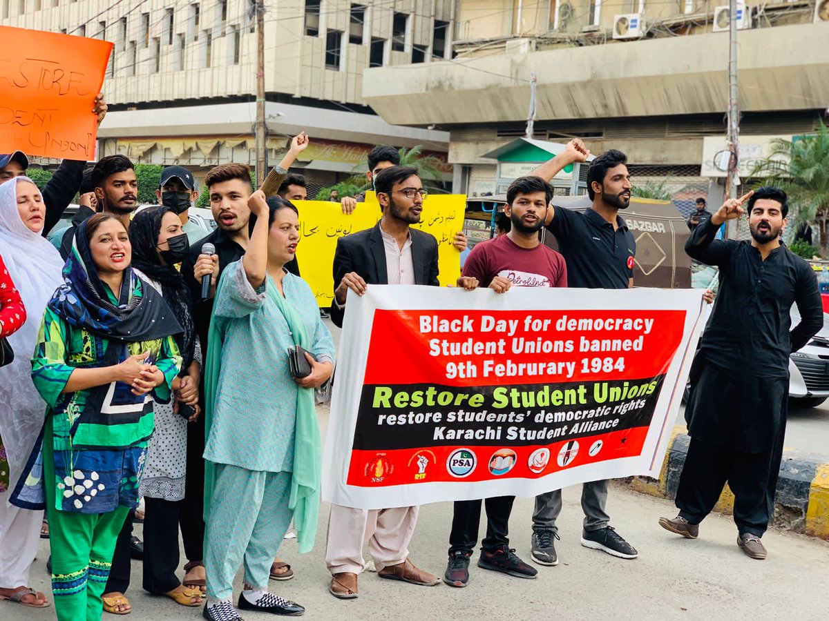 safeerrasheed05's tweet photo. Today, all the political student organizations of Karachi protested at Karachi Press Club that the ban on student organizations should be lifted.
With different organizations @PSCollective_ ,@PrsfK,PukSF,RSF
#RestoreStudentUnions 
#9thFebBlackDay https://t.co/ZqH0ruSpvF