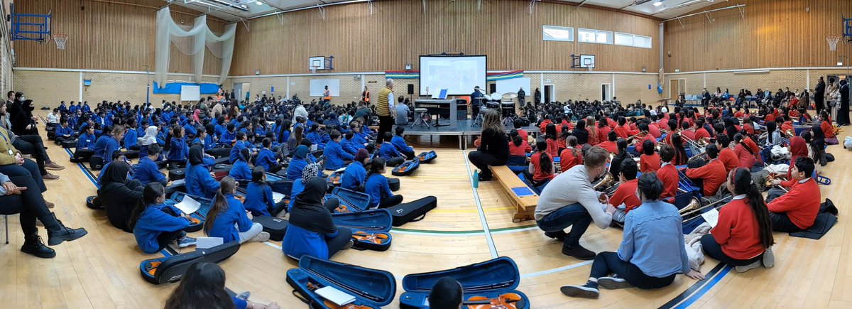 listermusicdept's tweet photo. Well that was absolutely wonderful! Congrats to students from @SouthernRoadPri, @SelwynE13, @PortwayE13, @PlaistowPrimary and @UptonX_newham! Head to @ListerSchool insta page - @listercommunity to watch the whole thing 🎥🎻🎶
Thanks to @NewhamLondon for making it possible! https://t.co/KZCRJLUYML