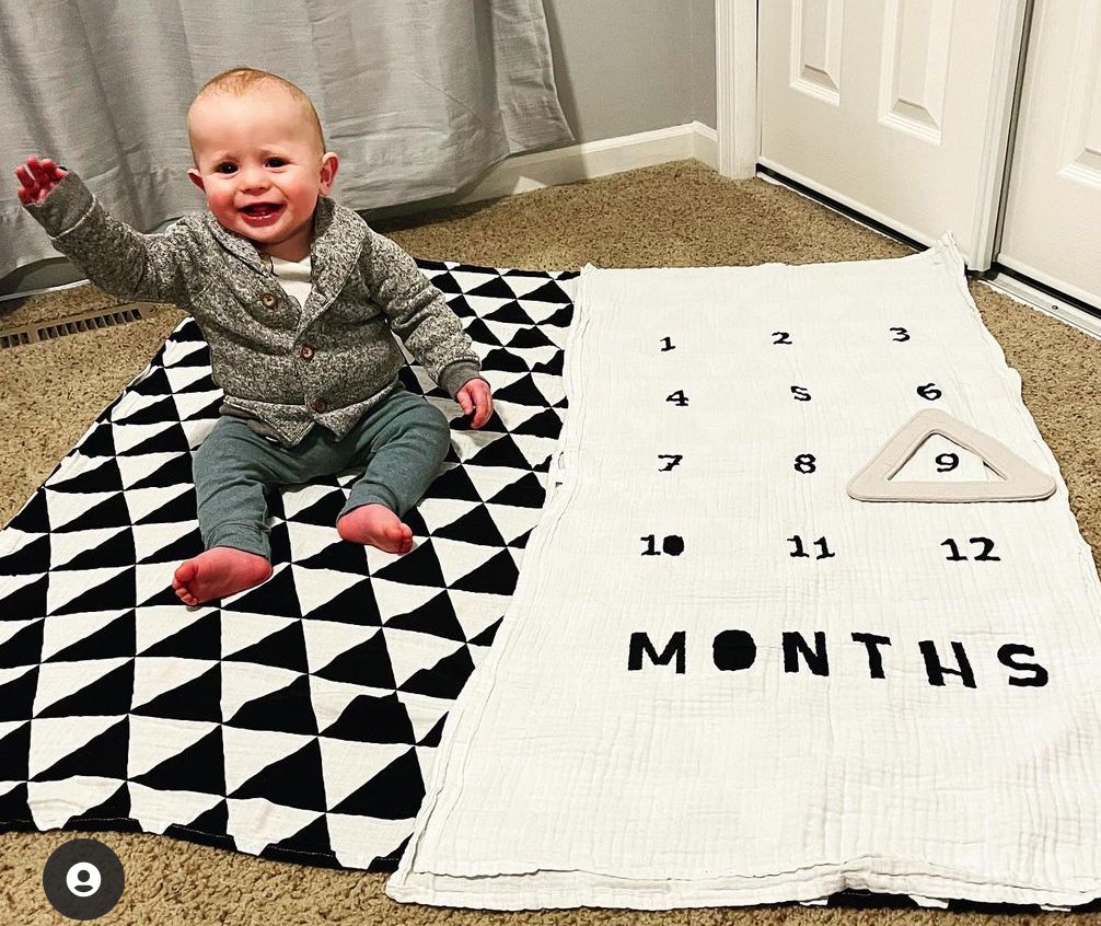 NathanSchultz79's tweet photo. Raise your hand if you're 9 months old!😍 #DaltonThomas https://t.co/iAOUXcZwL8