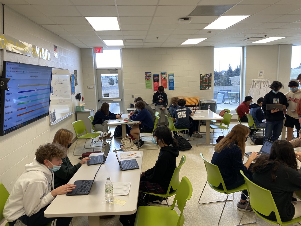 ShelbyMuha26's tweet photo. Not sure what your 23 minute class periods look like today, but we’ve been battling on Quizlet Live all morning! #knifeskillsreview #owlpower #culinaryessentials1 https://t.co/vTdWmaVPlh