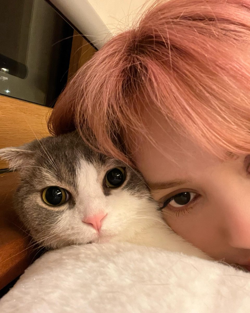 Bpsevdalisii's tweet photo. İyi ki doğdun bebeğim,L family,BLACKPINK ve BLINKlerle nice senelere😽💗💗
HAPPY BIRTHDAY LEO 
#ลีโอโตเป็นหนุ่มแล้ว 
#HandsomeLeoDay https://t.co/2isLg3zAMS
