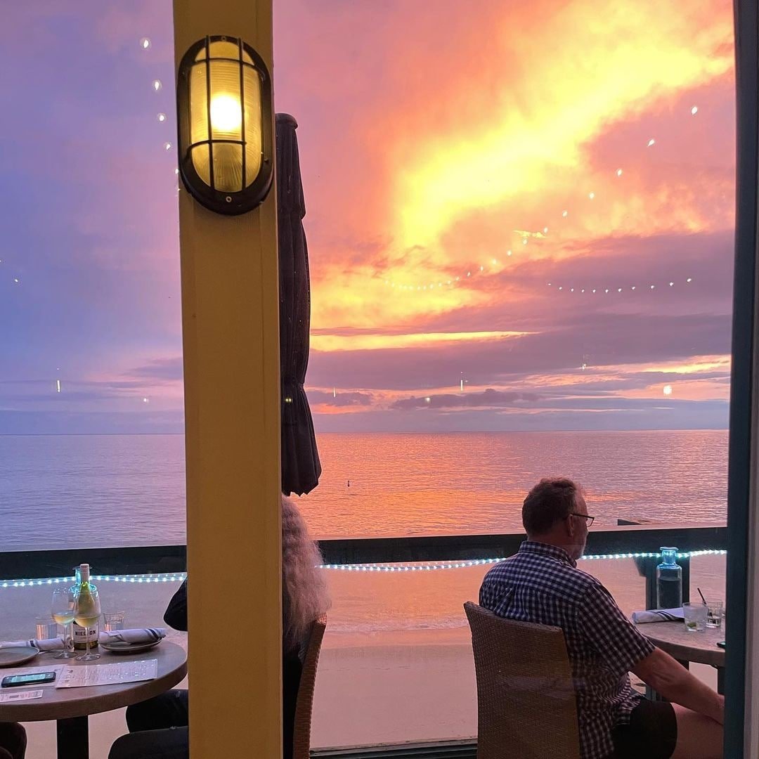 bendmusic's tweet photo. I'm selling sunsets, and you shed light on me as generously as a god, and the world is lit up from now on. https://t.co/f1hgak86fF