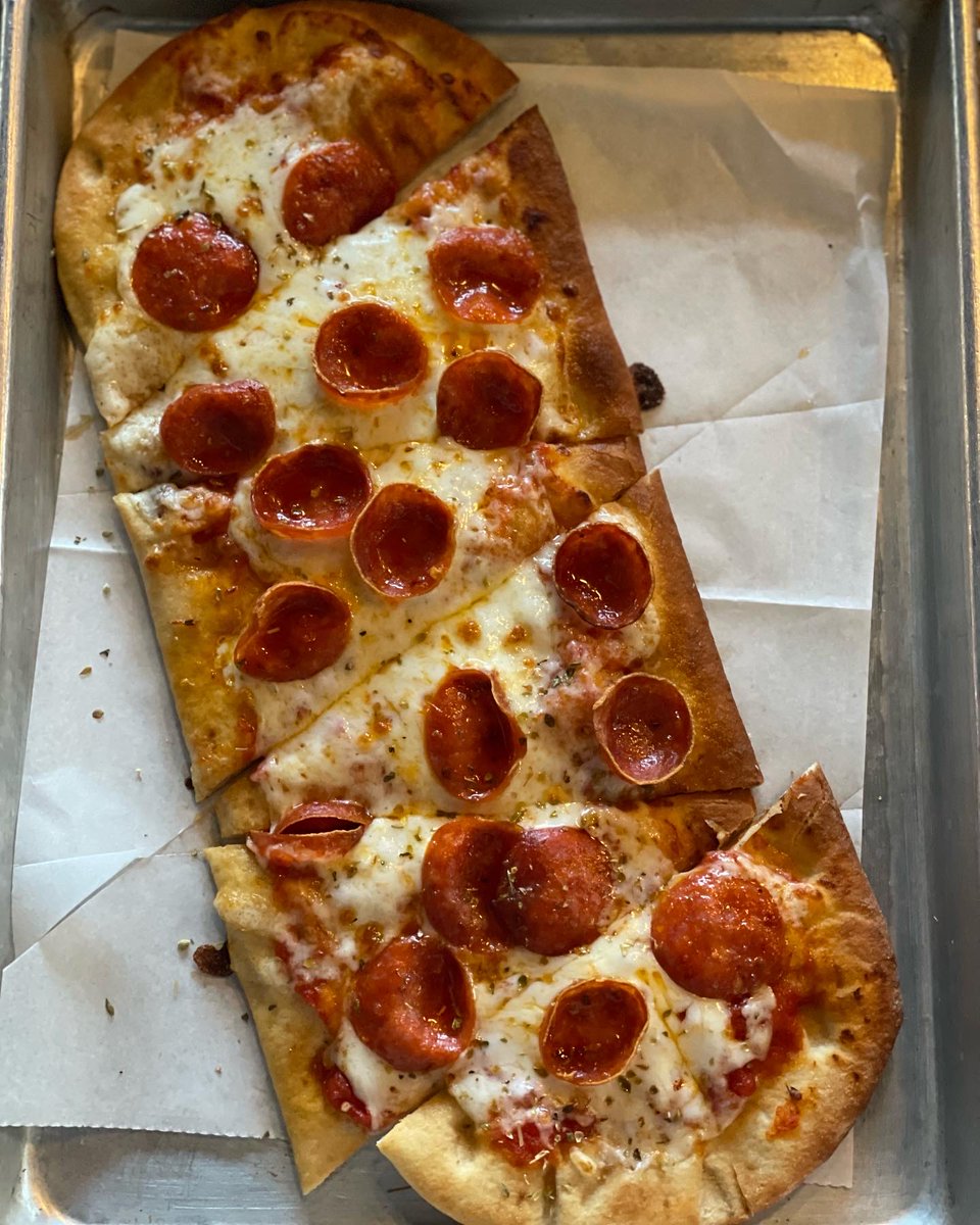 SibRevBrew's tweet image. 🍕Happy National Pizza Day🍕 
Swing by the Taproom to eat a flatbread with us 🍕 
Kitchen is OPEN until 8pm! 

#nationalpizzaday #srbrew