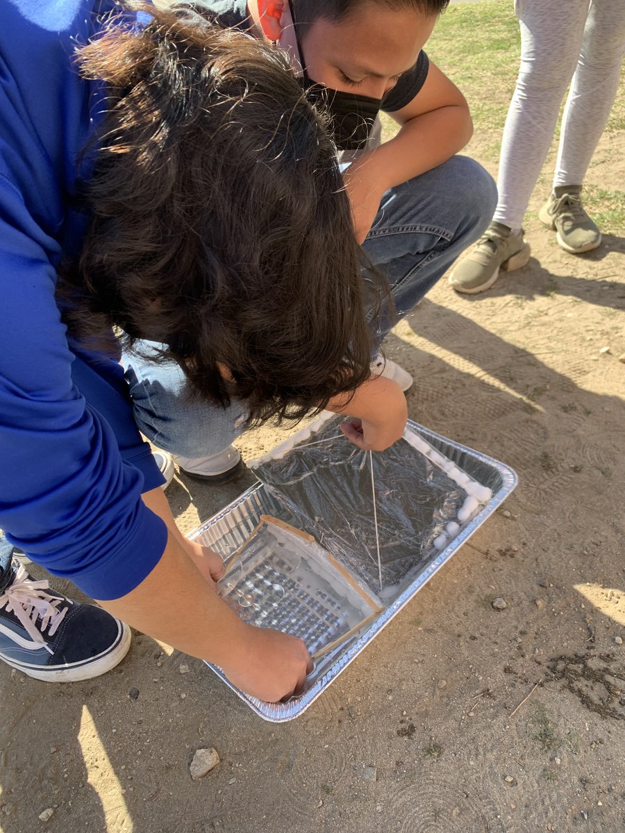 ErhsPltw's tweet photo. PLTW Engineering: Today the first year class did a simulation on containing an oil spill and then trying to clean it up. It is pretty difficult to fight oil given that your main supplies are just popsicle sticks. This year we had 2 out of 10 groups save the ocean! @ElRanchoHS https://t.co/vPMkA2Zj4Y