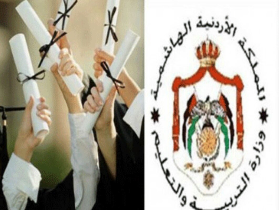 NawwafAjarmah's tweet photo. مواسمُ الخيرِ تأتينا تِباعًا، لكنَّ نجاحاتِكم هذا اليومَ أوفرُها ثمرًا، وأعمقُها فرحًا؛ إذْ تتفتٌحُ أبوابٌ جديدةٌ منَ المستقبلِ بأيديكِمُ الفتيّةِ الواعدةِ، وترتسمُ حقولٌ خضراءُ على مدِّ البصرِ، زرعها آباؤكم ومعلّموكم، لتصنعوا منها خبزَ الحياةِ ...
مبارَكٌ لكم الأفراحِ👏🏻👏🏻 https://t.co/ldwJ8ztbQw