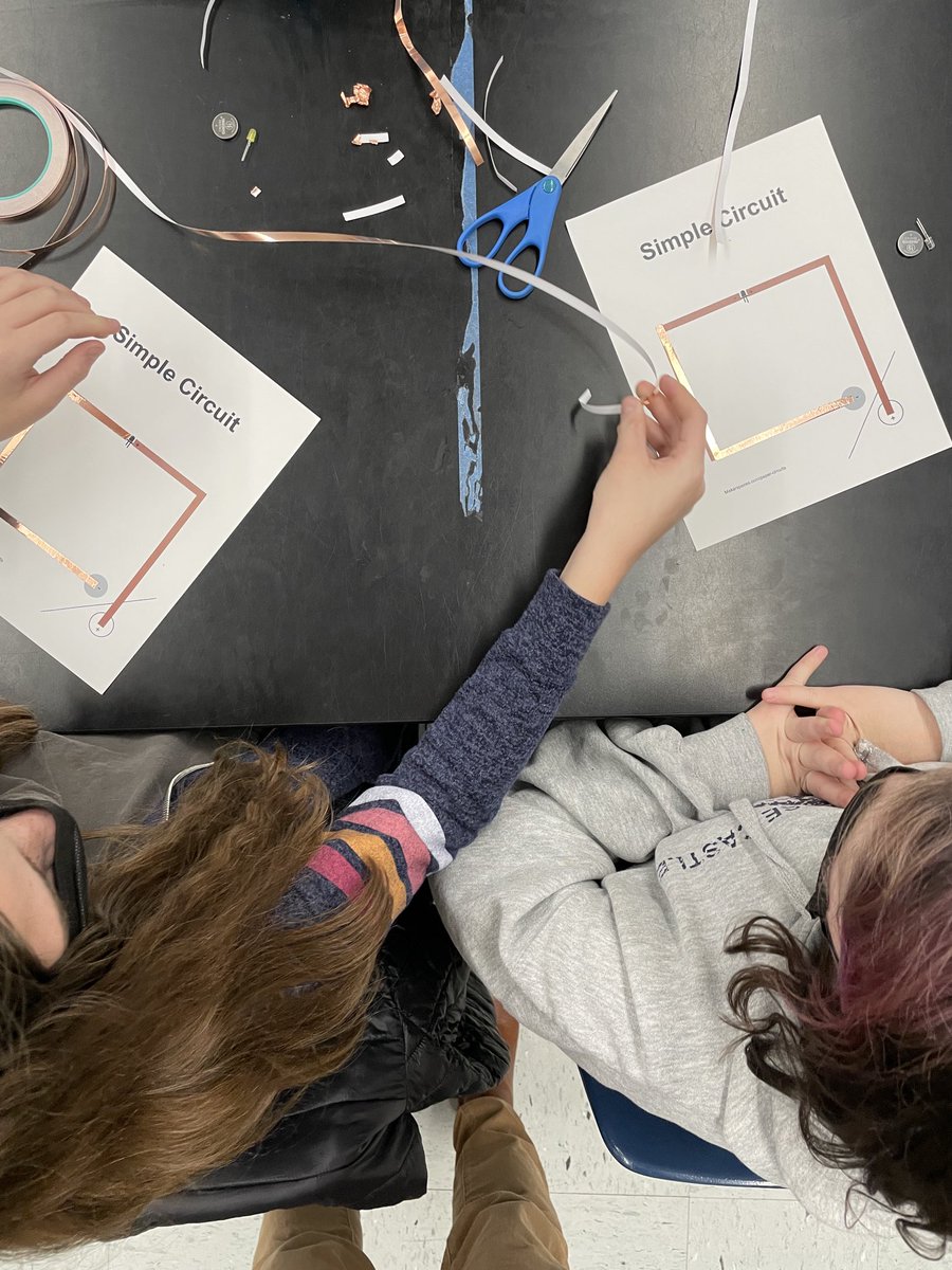 catwie123's tweet photo. Learning how to make circuits in STEM club today. #amslearns https://t.co/i81XTAcuk2