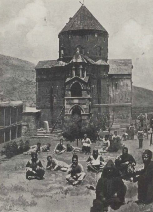 armenianvisuals's tweet photo. Surb Khach Monastery, Akhtamar Island, Van 1916 https://t.co/TEx8We32Qe