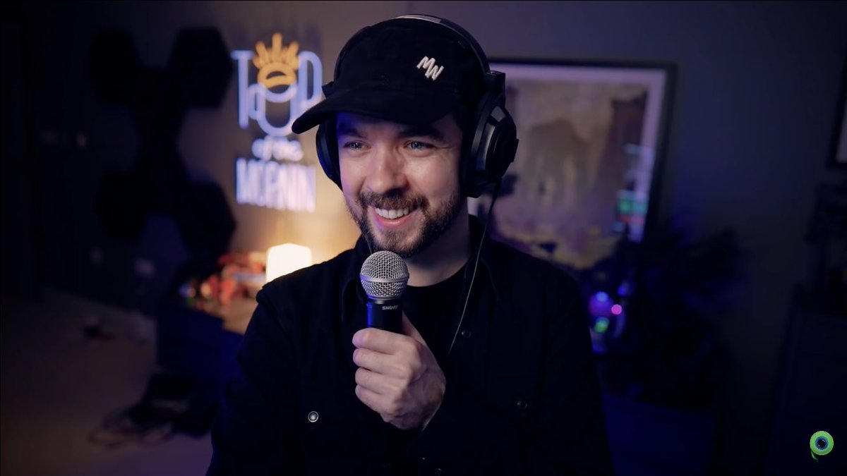 GirrlofSteel's tweet photo. Ah yes because jacksepticeye needs a microphone https://t.co/vDrke1M74n