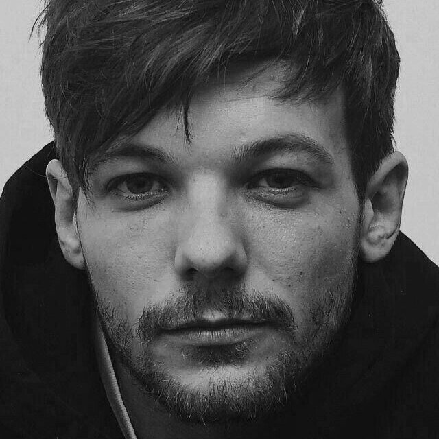 jbieber1910's tweet photo. 🚨 Todas as vezes que o Louis Tomlinson errou - uma thread de exposed super necessária. https://t.co/H5yO0O8Oet