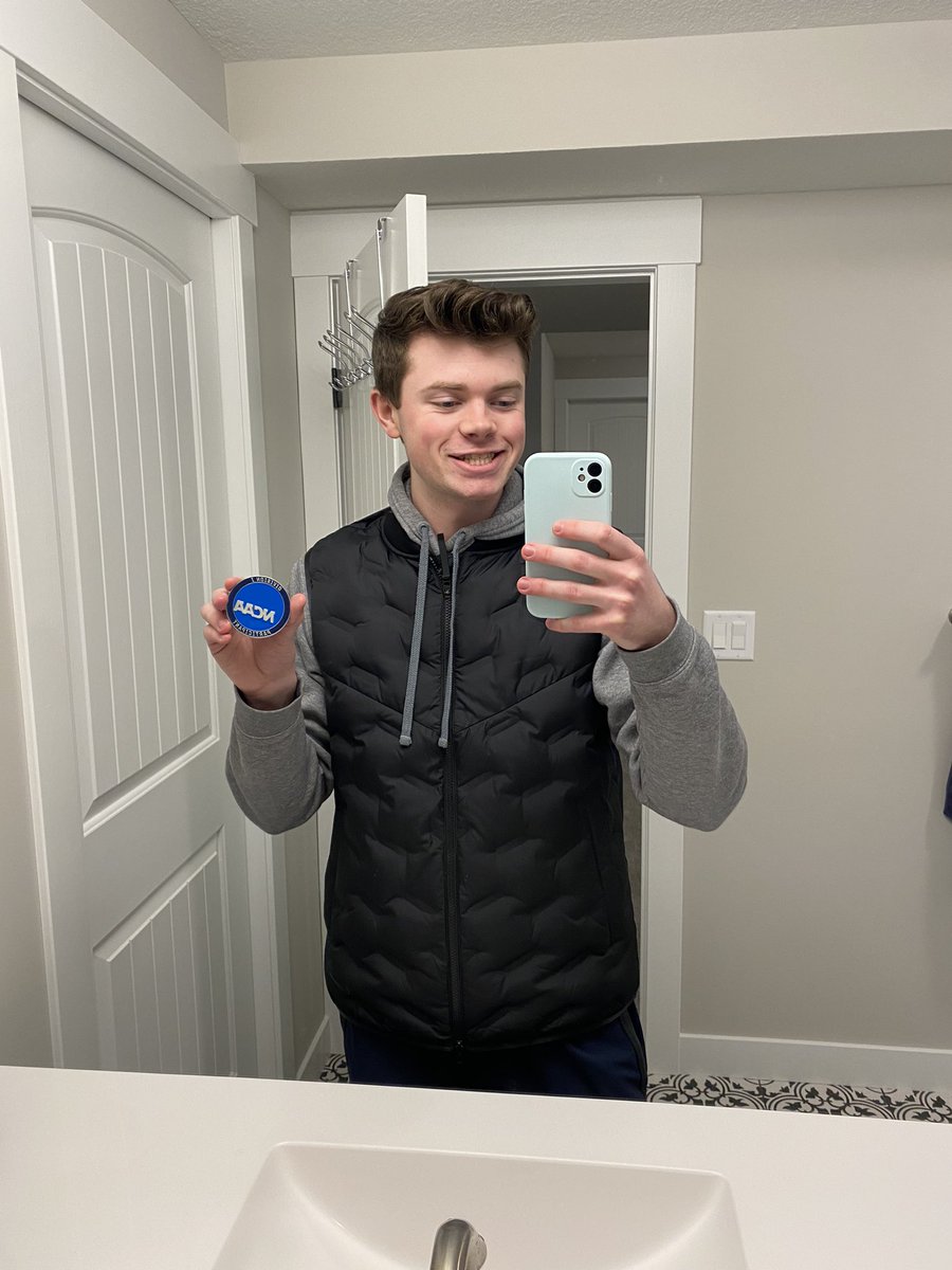 ryan_anton99's tweet photo. How do I look, @UKCoachSkinner? Thanks to @KentuckyVB for the new swag! Don’t think anybody can touch Craig on the vest game but I’m giving it my best shot. 😎🔥🦺 https://t.co/WreVOmPQso